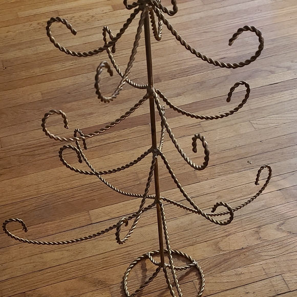 Thomas Pacconi Gold Metal Ornament Display - Picture 3 of 4